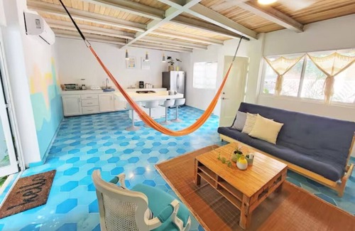 North End Apartment | New + Super Fast WiFi + Free BeachClub Daily Access + Amazing Location