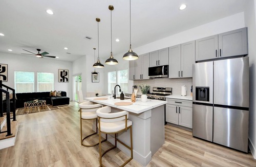 Astrodome House | NEW! The Brandõn: ★ Sleeps 8 ★ Garage ★ Near Medical Center & NRG