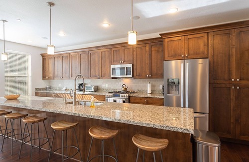 Park City House | New to Market! Beautiful Mtn Contemporary, Private Hot Tub, Amenities Galore, Minutes Main Street!