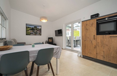 Muritz House | New vacation home with boat on the lake - your modern dog-friendly retreat