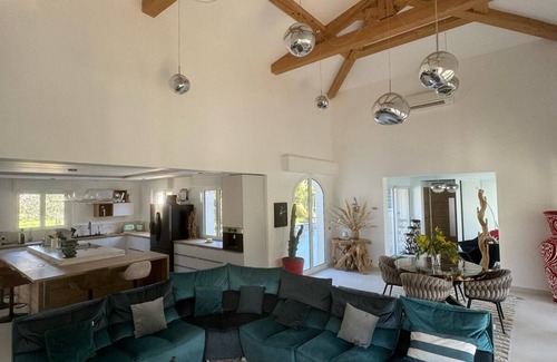 Les Restanques House | New villa in secure estate