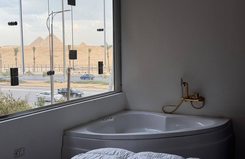 Pyramids Gardens House | New White Pyramids Inn