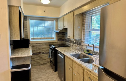 North Chicago House | New Your Home Away From Home! - Near Great Lakes Naval Base!