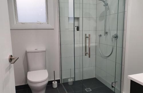 Khandallah Apartment | Newly built 1 bedroom unit in central Khandallah