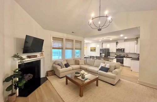North Carolina Coast Apartment | Newly Built Beach House - 5 Blocks from the Shore