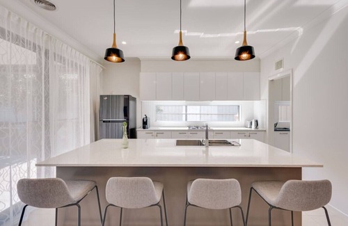 Tarneit House | Newly Cozy Holiday House 4BRM Big Group Tarneit