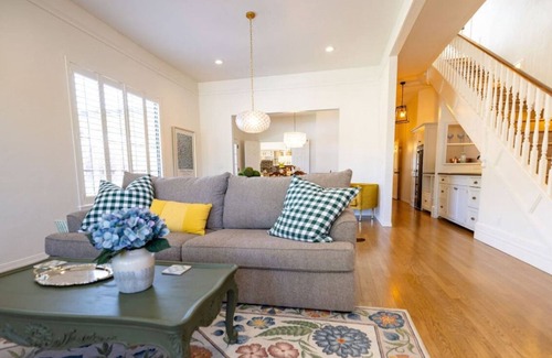 Nob Hill Apartment | *Newly Listed *Sleeps 14 *Playhouse *WI-FI