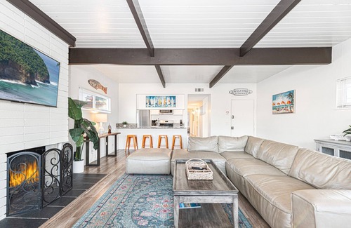 Balboa Peninsula Condo | Newly Listed! Triplex for the whole family, just one house from the sand!