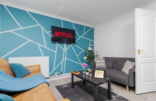 Earls Barton House | Newly refurbed, 5BR, Sleeps 12