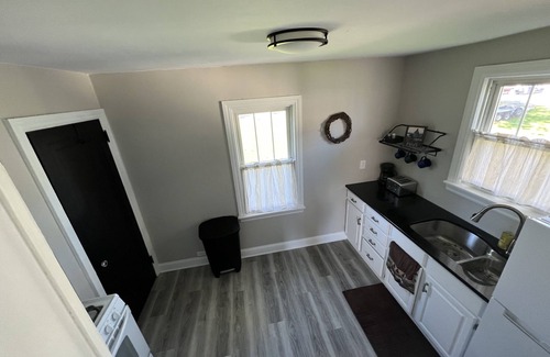 Linwood House | Newly remodeled cottage & heated barn only minutes from the Marina!