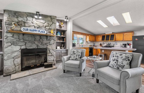 Sturgeon Bay House | Newly Remodeled Sturgeon Bay Home - Fire Pit