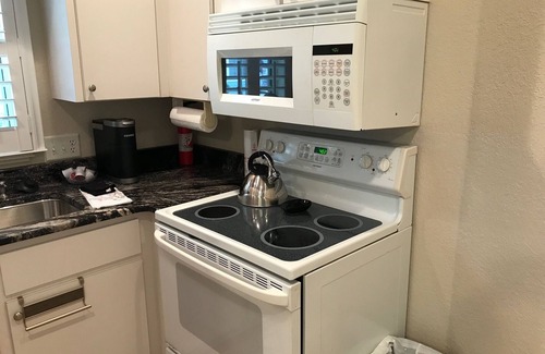 Fruitland Park Apartment | Newly Remodeled 1 Bedroom, 1 Bath Suite with Outdoor Grill Close to the Villages