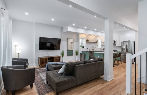 Weinland Park House | Newly Renovated 3 story house near Short North, Free parking and full backyard.