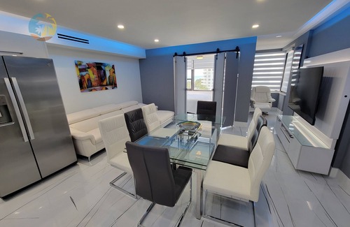 Mid Beach Apartment | NEWLY RENOVATED! 4 Bed 3 Bath Bachelorette Beach Pad w/Stunning Views 2 Pools! - 903