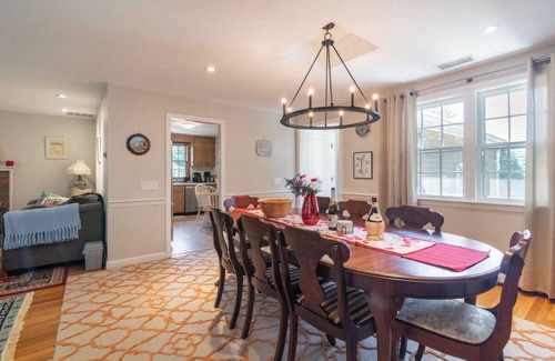 East Harwich House | Newly Renovated Guest House For 10 Near The Beach!