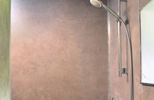 Mainleus Apartment | Newly renovated hiking hut on the Main Cycle Path for up to 8 people