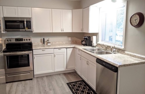 Erie House | NEWLY renovated just minutes from Airport/Presque Isle!