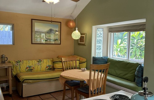 Lanikai Cottage | Newly Renovated Lanikai, steps to Ocean A/C, kayak, Detached Private cottage
