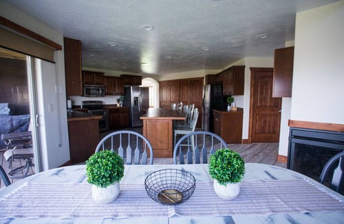 Garden City Cabin | Newly renovated spacious home, Hot Tub. Prices reduced on '25 summer dates left!