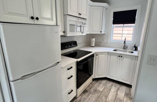 Sunset Beach House | NEWLY RENOVATED Beach studio w/pool view #4