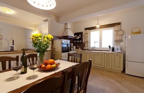 Susnjici Villa | Newly renovated Villa near Poreč with private pool and garden. Pet-friendly.