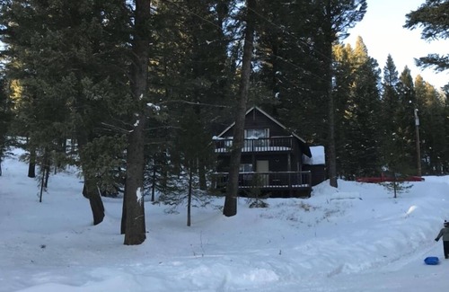 Rea Cabin | Newly Updated Cabin in a perfect location! WiFi included!