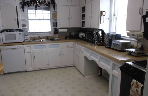 Centennial House | Newly Updated Large Home, Walk Downtown, UVM & Hospital ~ Includes Bicycles!