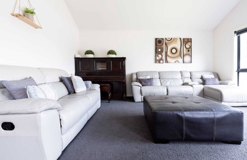 Newstead House | Newstead Haven: Sleeps Many, Entertains Plenty