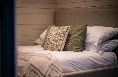 Llangollen House | Newydd Lodge with private hot tub