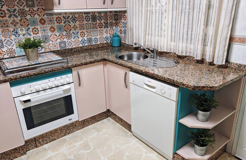 San Juan de Aznalfarache House | Next to the Metro and the center of Seville! Large house with private pool.