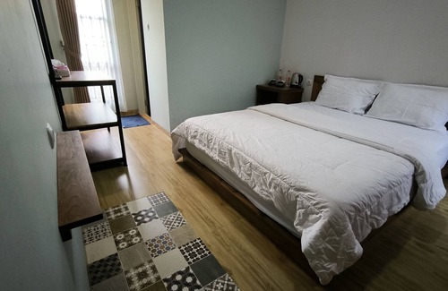 Mungkid House | Nez's Guesthouse Syariah