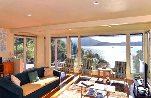 Moetapu Bay House | Ngaire's Haven - Mahau Sound Holiday Home