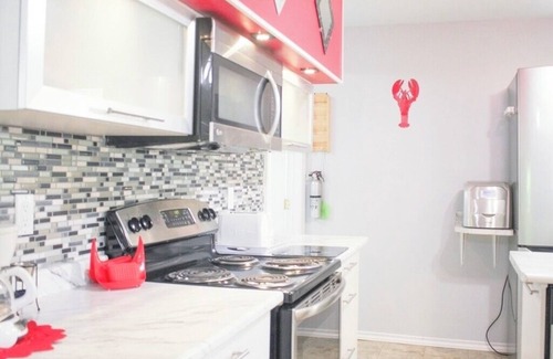 Chippawa Cottage | Niagara Falls cottage, close to all amenities.