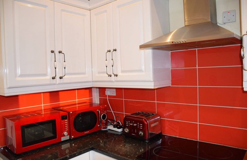 Walpole Apartment | Nice 3 Bedroom Apartment - Ealing - 7 minute walk to Tube station
