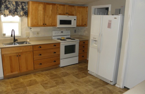 Black Horse House | Nice 3-bedroom Home with AC in Catalina