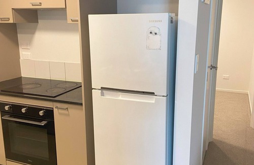 Mount Albert Apartment | Nice and tidy 3 bedrooms apartment, free parking, Close to mall, bus, Eden Park