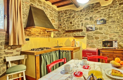 Torre A Castello Apartment | Nice apartment for 3 guests with WIFI, pool, pets allowed and panoramic view