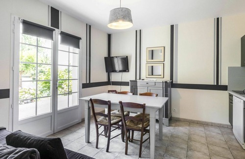 La Bastide-Clairence Apartment | Nice apartment for 4 guests with WIFI, pool, TV, terrace and pets allowed