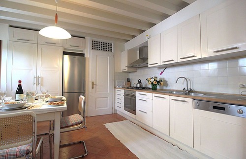 Colognola ai Colli Apartment | Nice apartment for 5 people with WIFI, pool, A/C and TV, close to Verona