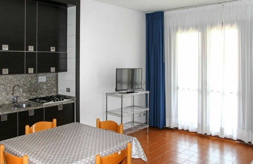 Moniga del Garda Apartment | Nice apartment for 2 guests with A/C, WIFI, pool, TV, balcony and pets allowed