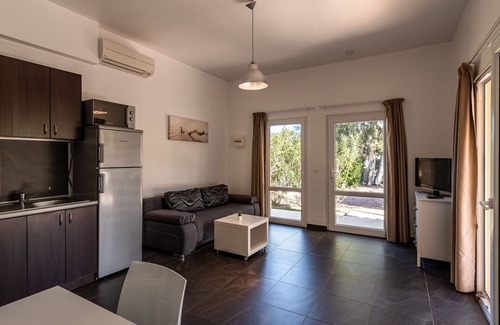 Favone Apartment | Nice apartment for 4 guests with pool, WIFI, A/C, TV, terrace and pets allowed