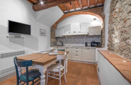Monteriggioni Apartment | Nice apartment for 4 guests with WIFI, pool, A/C, TV and pets allowed, close to Siena