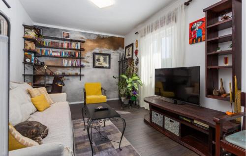 Sarsoni Apartment | Nice Apartment In Drazice With Wifi