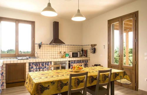 Fucecchio Villa | Nice apartment in villa for 2 guests with WIFI, pool, A/C and pets allowed