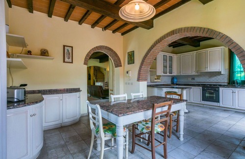 Fucecchio Villa | Nice apartment in villa for 10 people with WIFI, private pool, hot tub, A/C, TV and pets allowed