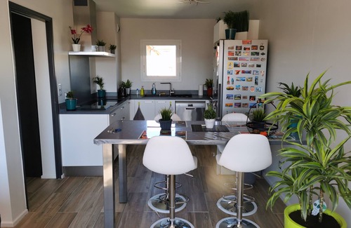 Cahors Apartment | Nice bright apartment, quiet, 5 min walk to town center, Wi-Fi, bed linen, parking.