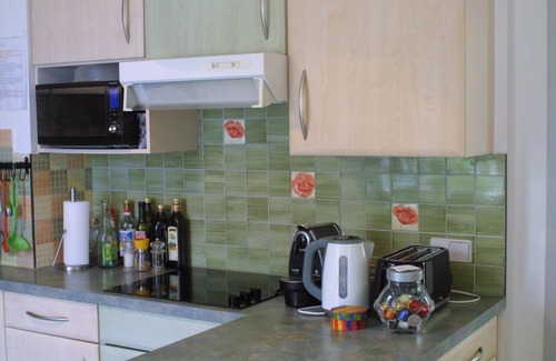 Vienna Bed & Breakfast | Nice, bright room with a double bed and a desk