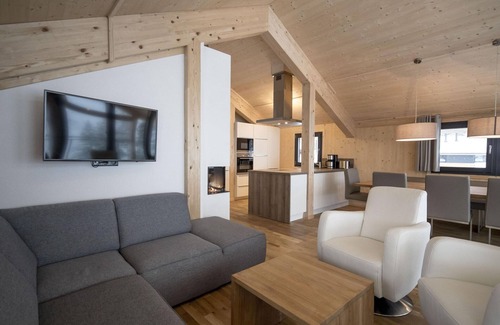 Pichl-Preunegg Ski Chalet | Nice chalet with balconies