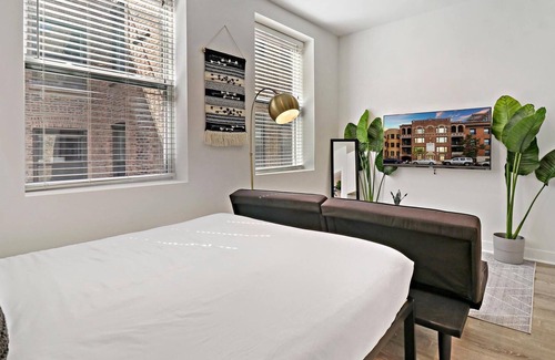 Buena Park Apartment | Nice & Comfy Uptown Studio Apt near Shops & Dining