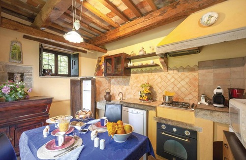 Apecchio House | Nice home in Apecchio -PU-